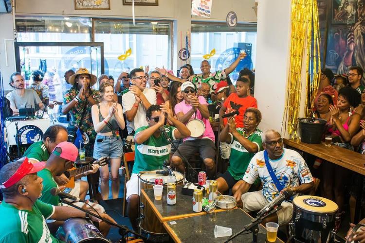 Aumento na circulação de turistas e foliões locais pode incrementar significativamente a receita de bares e restaurantes no pré-carnaval. (Foto: Bárbara David)
