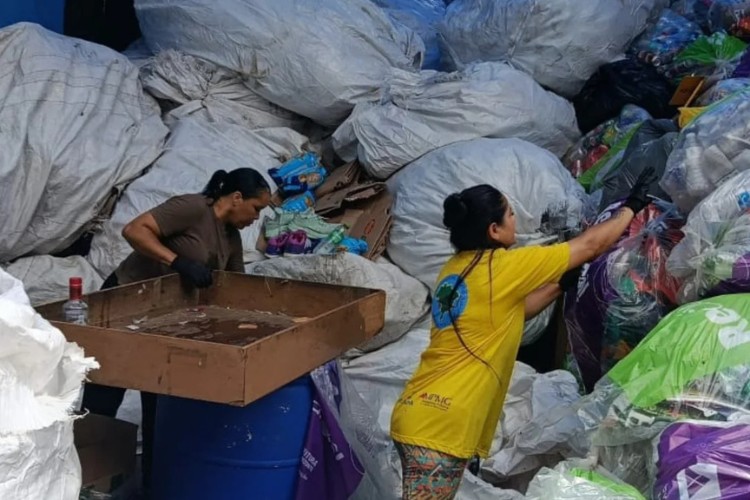 Recicláveis no Carnaval geram renda para catadores e reforçam a sustentabilidade nas grandes festas Foto: @asmaremg